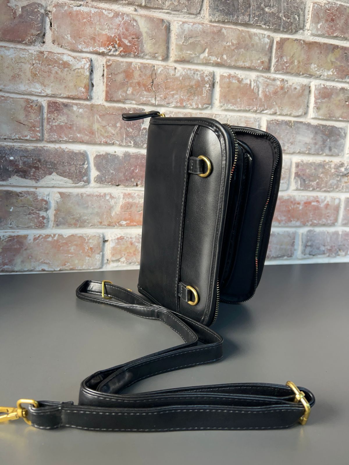 BOLSO AURORA LIGERO NEGRO – LIBERTAD Y COMODIDAD AL ALCANCE