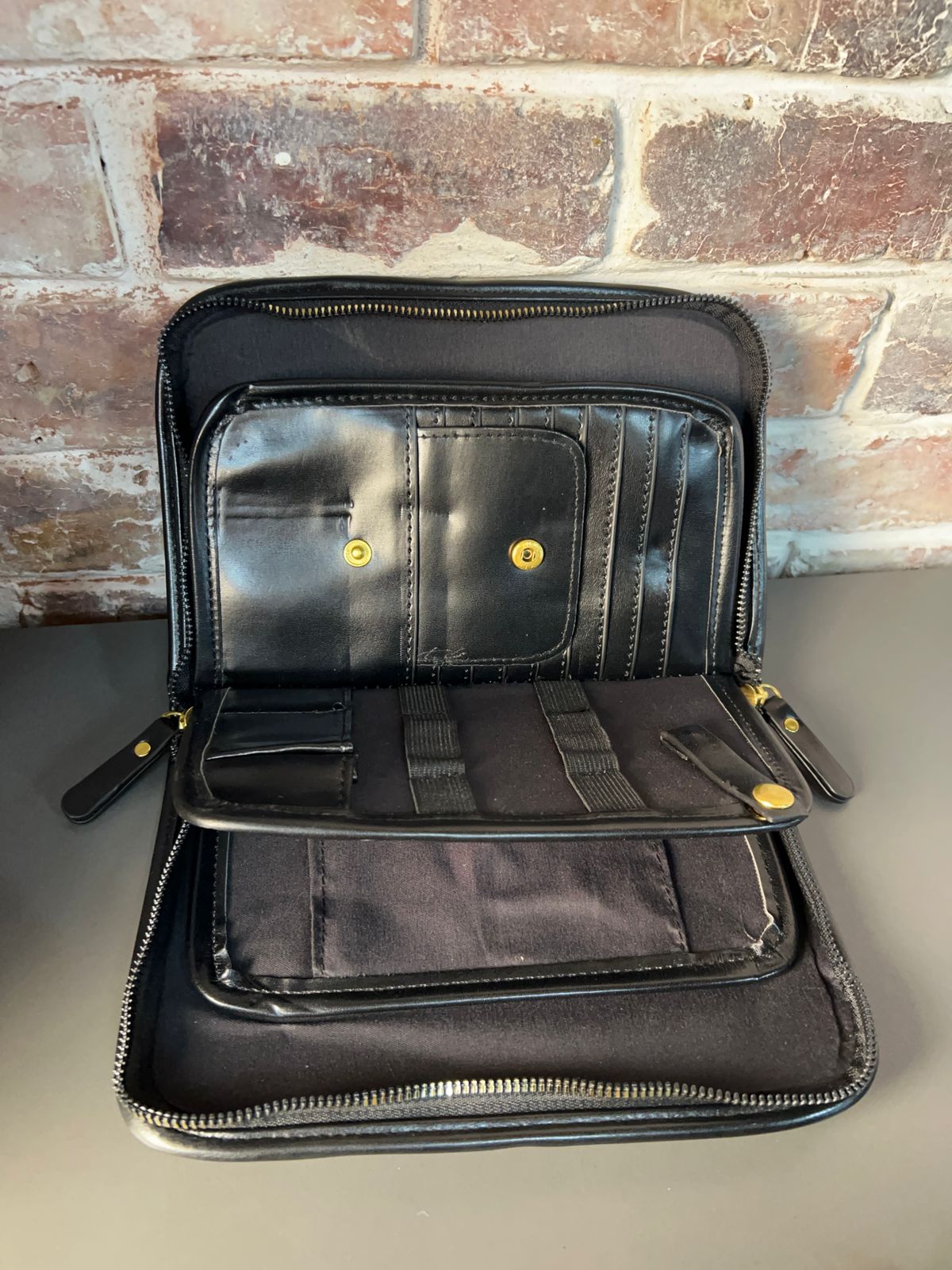 BOLSO AURORA LIGERO NEGRO – LIBERTAD Y COMODIDAD AL ALCANCE