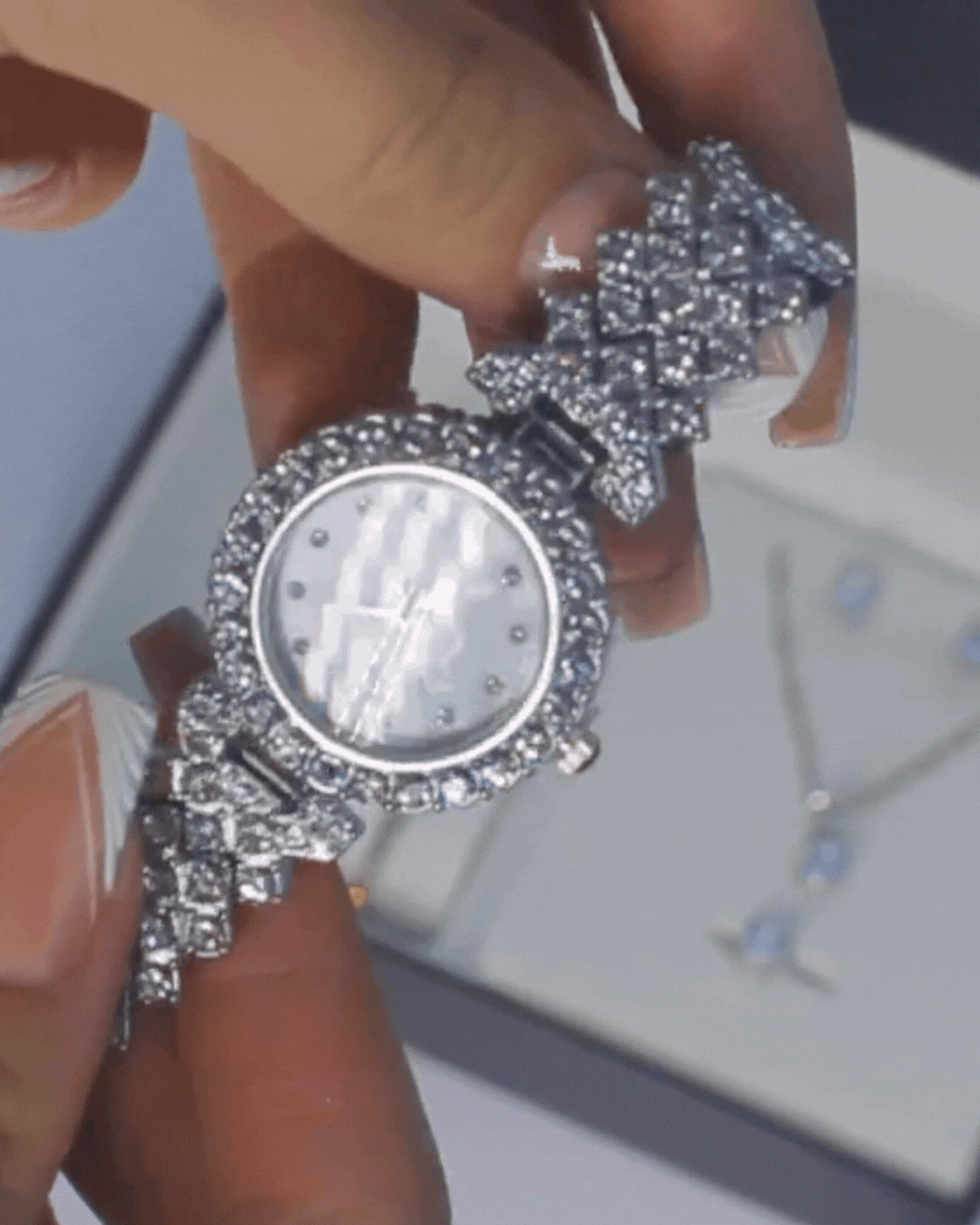 RELOJ LUXURY DAMA PLATEADO - SOFISTICACION CON TOQUE DE REALEZA +REGALOS (SET DE JOYERIA EXCLUSIVO)
