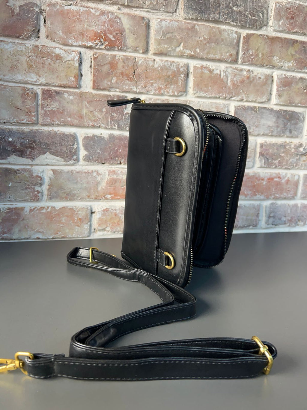 BOLSO AURORA LIGERO NEGRO – LIBERTAD Y COMODIDAD AL ALCANCE