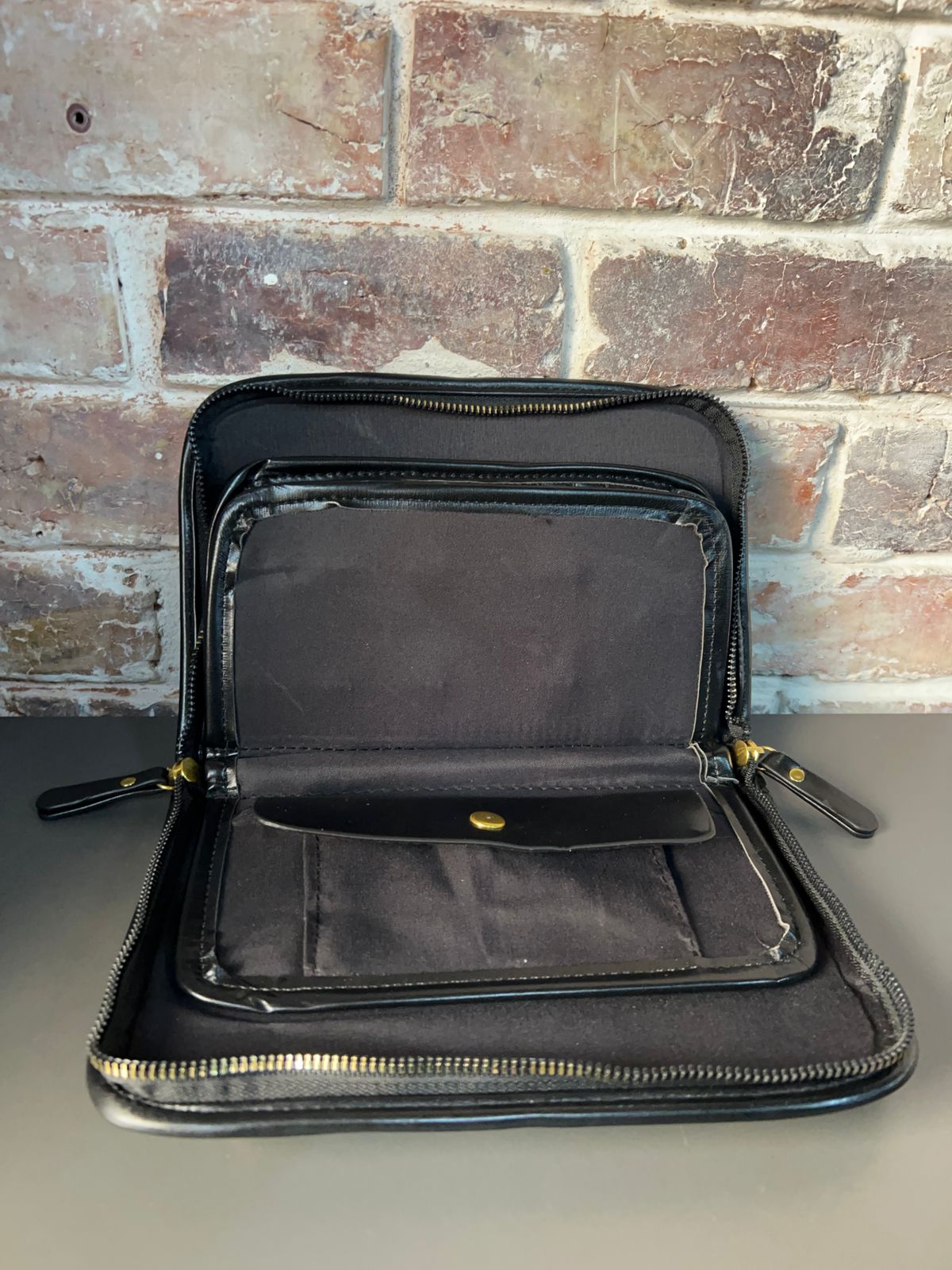 BOLSO AURORA LIGERO NEGRO – LIBERTAD Y COMODIDAD AL ALCANCE
