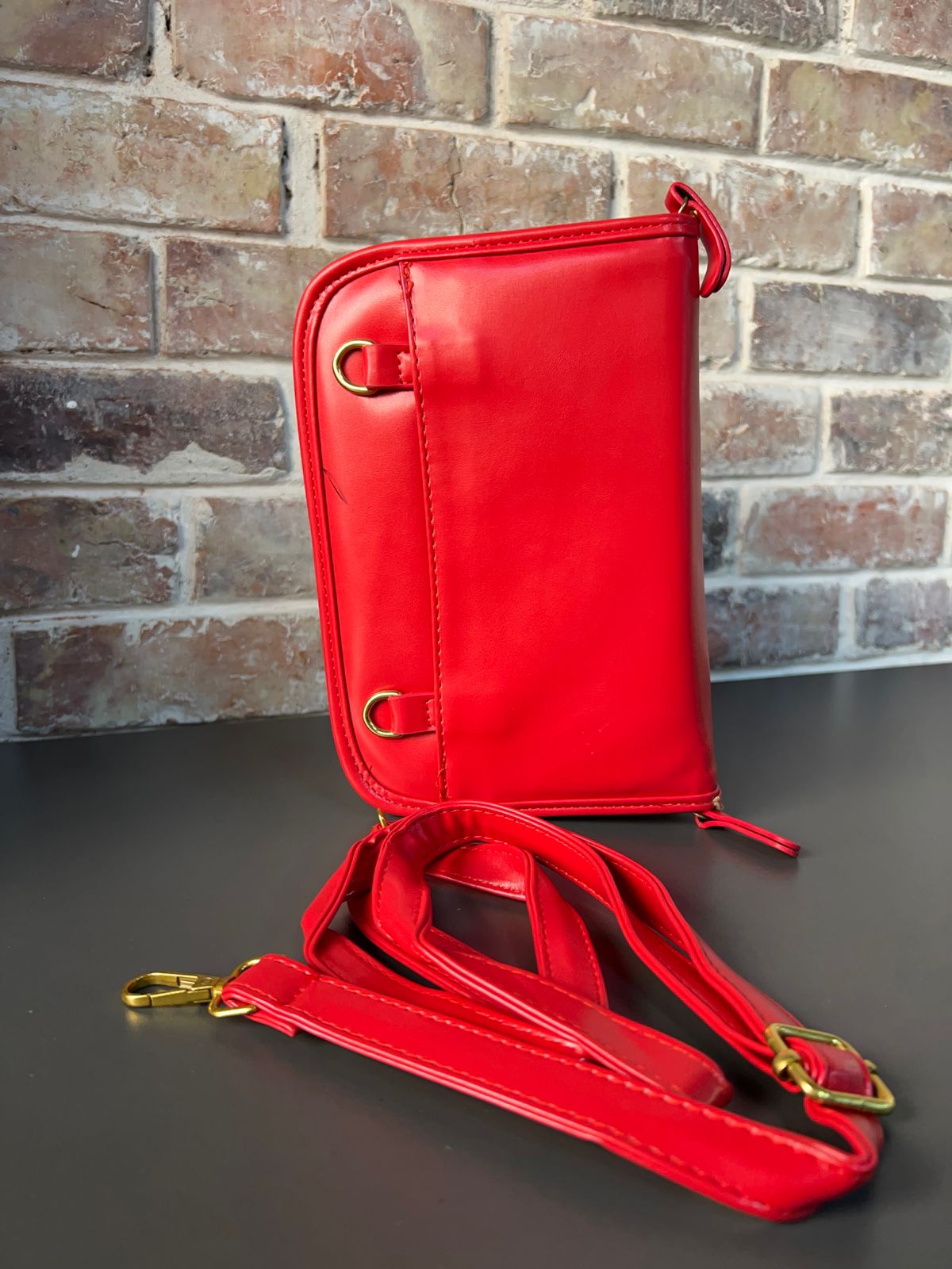 BOLSO AURORA LIGERO ROJO – LIBERTAD Y COMODIDAD AL ALCANCE